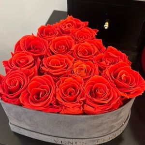 Heart box roses